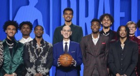 NBA交易大震动！火箭队迎来灰熊后卫特伦特·雷诺兹加盟