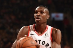 NBA转会风云：詹姆斯加盟尼克斯，雄鹿凯尔特人面临压力